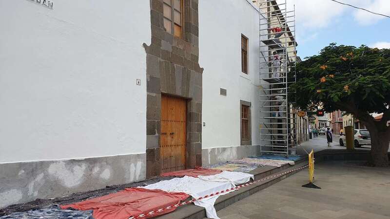 Obras de revestimiento exterior del inmueble histórico del Archivo Parroquial de San Juan (Foto TA)