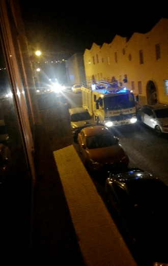 Unidad de los bomberos en la calle de Cura Gordillo (Foto TA)