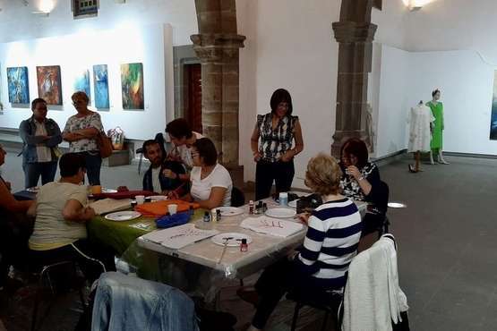 Taller textil en la ermita de San Pedro Mártir (Foto TA)