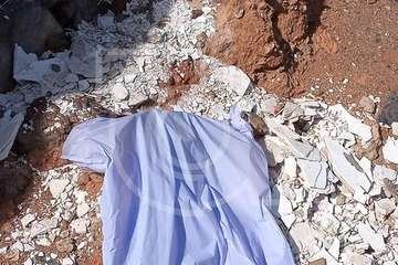 Vertido de escombros en el paseo marítimo de La Garita (Foto TA)