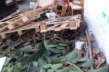 Solar convertido en un vertedero en Clavellinas, en la costa de Telde (Foto TA)