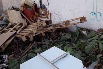 Solar convertido en un vertedero en Clavellinas, en la costa de Telde (Foto TA)