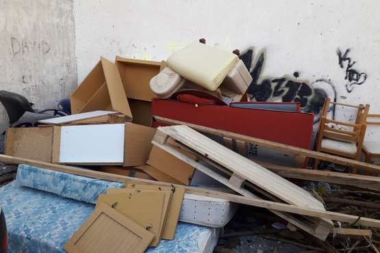 Solar convertido en un vertedero en Clavellinas, en la costa de Telde (Foto TA)