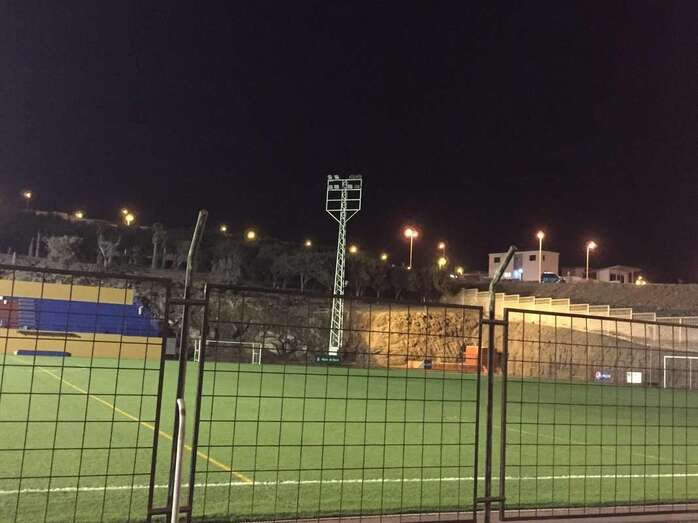 Una de las torretas fuera de servicio anoche (Foto TA)