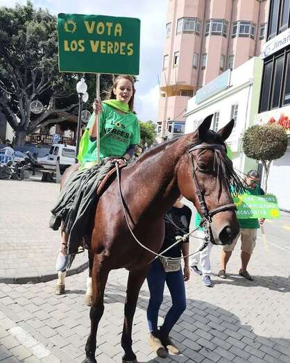 La candidata Nereida López a lomo del caballo Ero (Foto TA)