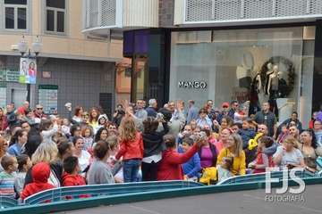 Los Llanos se divierte con las travesuras del payaso Zapito (Foto Francisco Javier Santana)