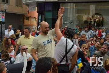Los Llanos se divierte con las travesuras del payaso Zapito (Foto Francisco Javier Santana)