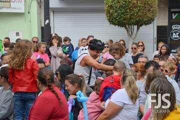 Los Llanos se divierte con las travesuras del payaso Zapito (Foto Francisco Javier Santana)