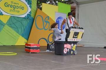 Los Llanos se divierte con las travesuras del payaso Zapito (Foto Francisco Javier Santana)