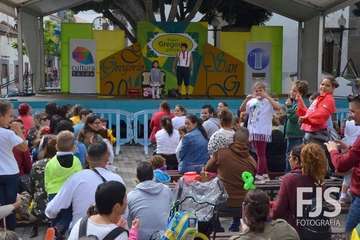 Los Llanos se divierte con las travesuras del payaso Zapito (Foto Francisco Javier Santana)