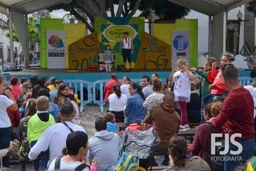 Los Llanos se divierte con las travesuras del payaso Zapito (Foto Francisco Javier Santana)