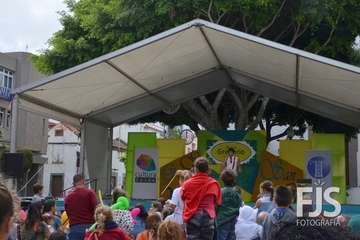 Los Llanos se divierte con las travesuras del payaso Zapito (Foto Francisco Javier Santana)