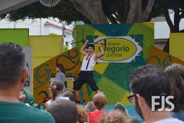 Los Llanos se divierte con las travesuras del payaso Zapito (Foto Francisco Javier Santana)