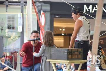 Los Llanos se divierte con las travesuras del payaso Zapito (Foto Francisco Javier Santana)