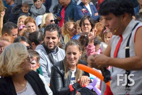 Los Llanos se divierte con las travesuras del payaso Zapito (Foto Francisco Javier Santana)
