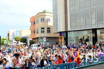 Los Llanos se divierte con las travesuras del payaso Zapito (Foto Francisco Javier Santana)