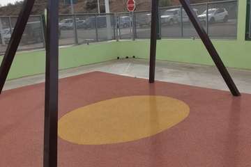 La desidia juega en el parque infantil de Manuel Alemán Álamo, en el Valle de Jinámar (Foto TA)