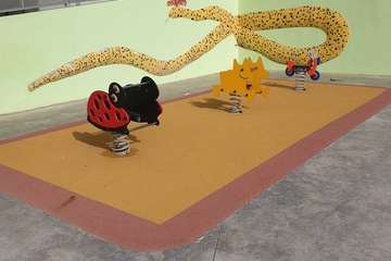 La desidia juega en el parque infantil de Manuel Alemán Álamo, en el Valle de Jinámar (Foto TA)