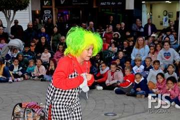 Representación de la obra de títeres El circo de Strómboli en la plaza de Los Llanos (Foto Francisco Javier Santana)