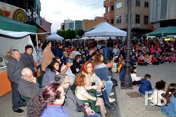 Representación de la obra de títeres El circo de Strómboli en la plaza de Los Llanos (Foto Francisco Javier Santana)
