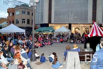 Representación de la obra de títeres El circo de Strómboli en la plaza de Los Llanos (Foto Francisco Javier Santana)