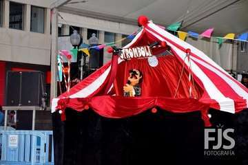 Representación de la obra de títeres El circo de Strómboli en la plaza de Los Llanos (Foto Francisco Javier Santana)