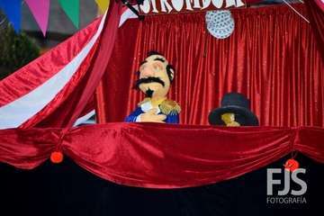 Representación de la obra de títeres El circo de Strómboli en la plaza de Los Llanos (Foto Francisco Javier Santana)