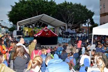 Representación de la obra de títeres El circo de Strómboli en la plaza de Los Llanos (Foto Francisco Javier Santana)