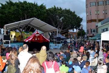 Representación de la obra de títeres El circo de Strómboli en la plaza de Los Llanos (Foto Francisco Javier Santana)