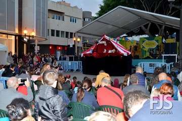 Representación de la obra de títeres El circo de Strómboli en la plaza de Los Llanos (Foto Francisco Javier Santana)