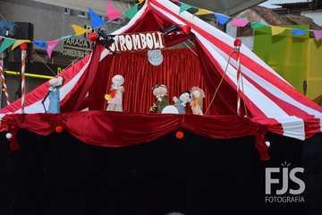 Representación de la obra de títeres El circo de Strómboli en la plaza de Los Llanos (Foto Francisco Javier Santana)