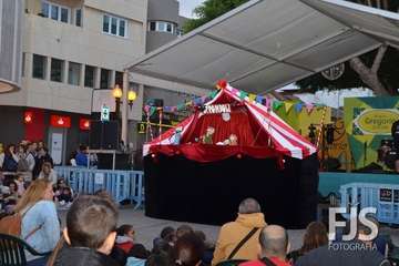 Representación de la obra de títeres El circo de Strómboli en la plaza de Los Llanos (Foto Francisco Javier Santana)