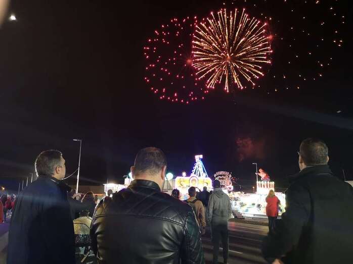 Momento de la sesión de fuegos articiales anoche en Los Llanos (Foto TA)