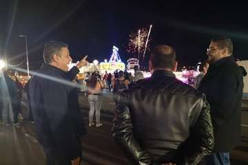 Vistoso espectáculo pirotécnico en el cielo de Telde (Foto Francisco Javier Santana, Jesús Ruiz Mesa y TA)