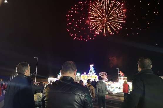 Vistoso espectáculo pirotécnico en el cielo de Telde (Foto Francisco Javier Santana, Jesús Ruiz Mesa y TA)