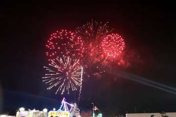 Vistoso espectáculo pirotécnico en el cielo de Telde (Foto Francisco Javier Santana, Jesús Ruiz Mesa y TA)