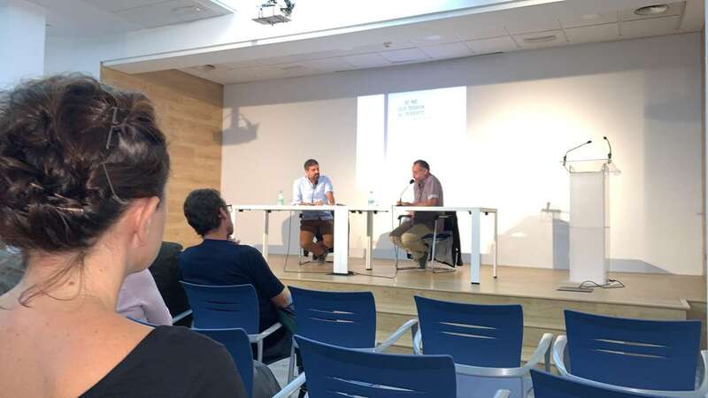 La presentación del último libro de José Naranjo tuvo lugar en la capital grancanaria este lunes (Foto TA)