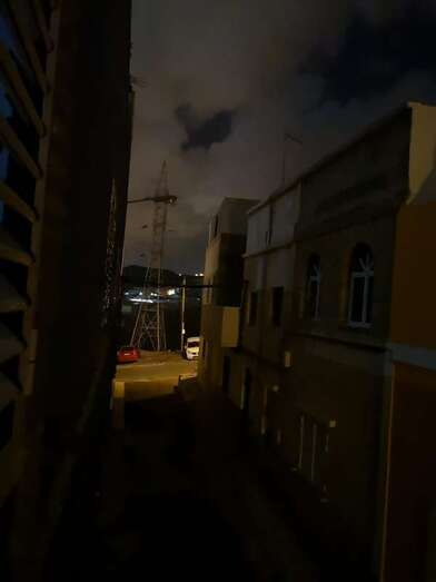 Calle de Gabriel y Galán, esta noche sin alumbrado público en El Cascajo de Jinámar (Foto TA)