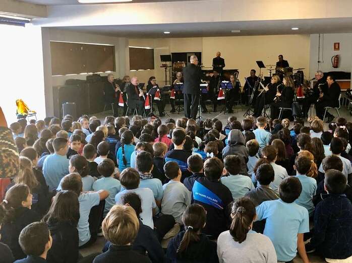 Momento del concierto de este martes en el CEIP Padre Collado (Foto TA)