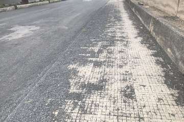 Estado de total abandono de la calle que une Eucaliptos II con la zona industrial Ajimar, en el Valle de Jinámar (Foto TA)