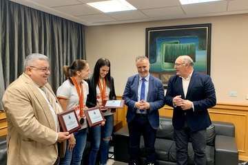 Torres felicita a las mundialistas de plata Navarro y Rodríguez (Foto TA)