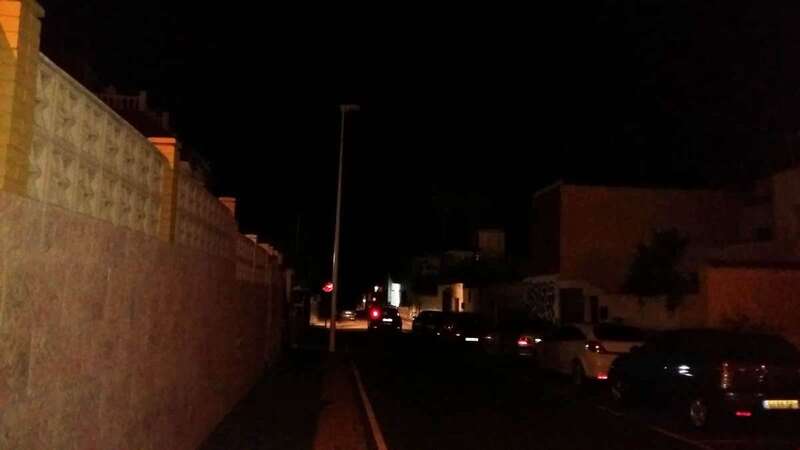 Imagen de la calle a oscuras remitida por un lector (Foto TA)