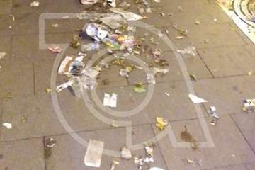 Suciedad en Los Llanos tras los actos festivos de la Noche de Reyes (Foto TA)