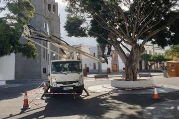 Elecnor retira la iluminación navideña de calles y plazas de Telde (Foto TA)
