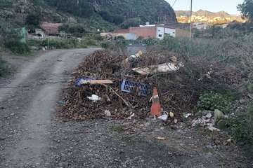 El Valle de los Nueve acumula vertidos ilegales en su entorno (Foto TA)