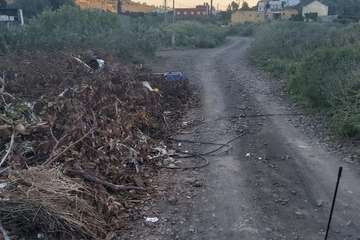 El Valle de los Nueve acumula vertidos ilegales en su entorno (Foto TA)
