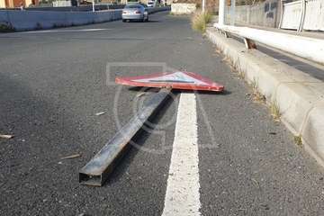 Señal de la desidia en el viaducto de Las Longueras (Foto TA)