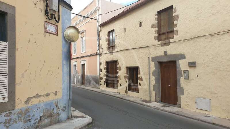 El espejo está en la confluencia de las calles de Placetilla y Comandante Franco (Foto TA)