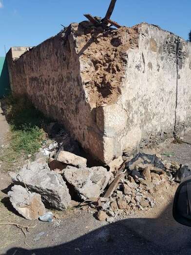 Esquina de sillares de una antigua tapia que se desmoronó días atrás en el camino del Hornillo (Foto TA)