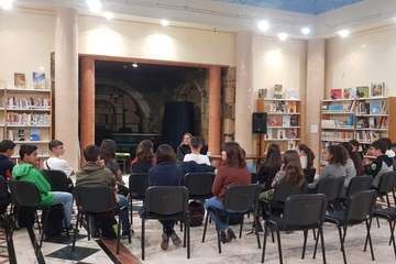 El IES Valle de los Nueve conoce la Biblioteca Saulo Torón (Foto TA)